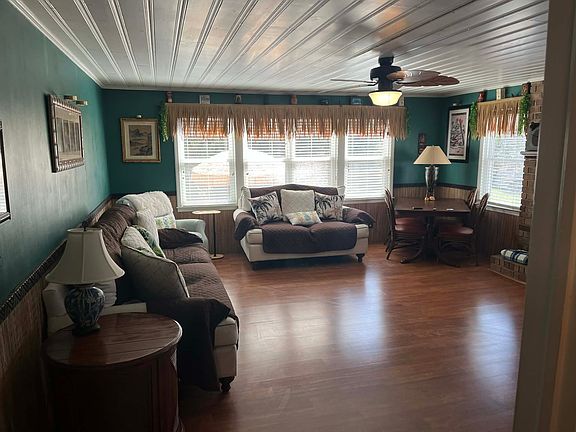 2nd image of 4314 Chuck Ln