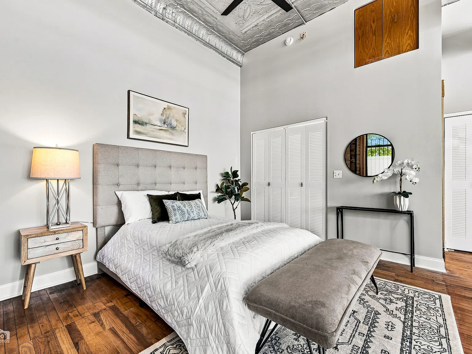 2153 W Schiller St — Photo 2