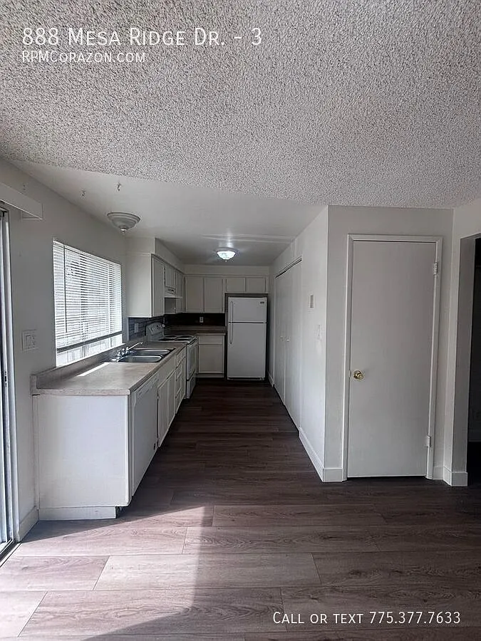Updated spacious 3 bed 2 bath Woodside Homes townhouse! — Photo 4