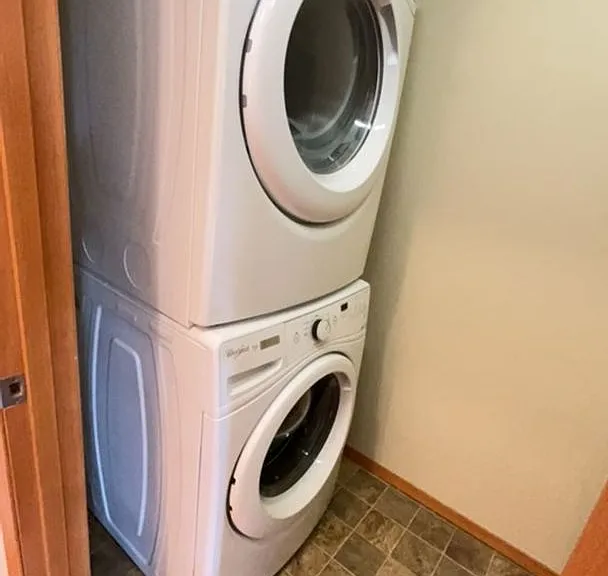 Ambaum Place I | Modern Apartment Homes w/ In-Unit Laundry! — Photo 20