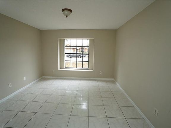 5th image of 4759 Dandelion Dr