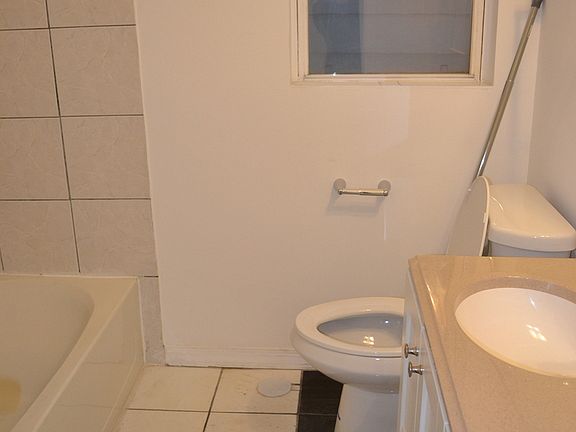 5th image of 3653 W Belle Plaine Ave #1