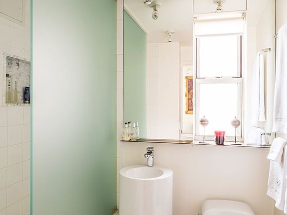 5th image of 333 E 43rd St APT 1009