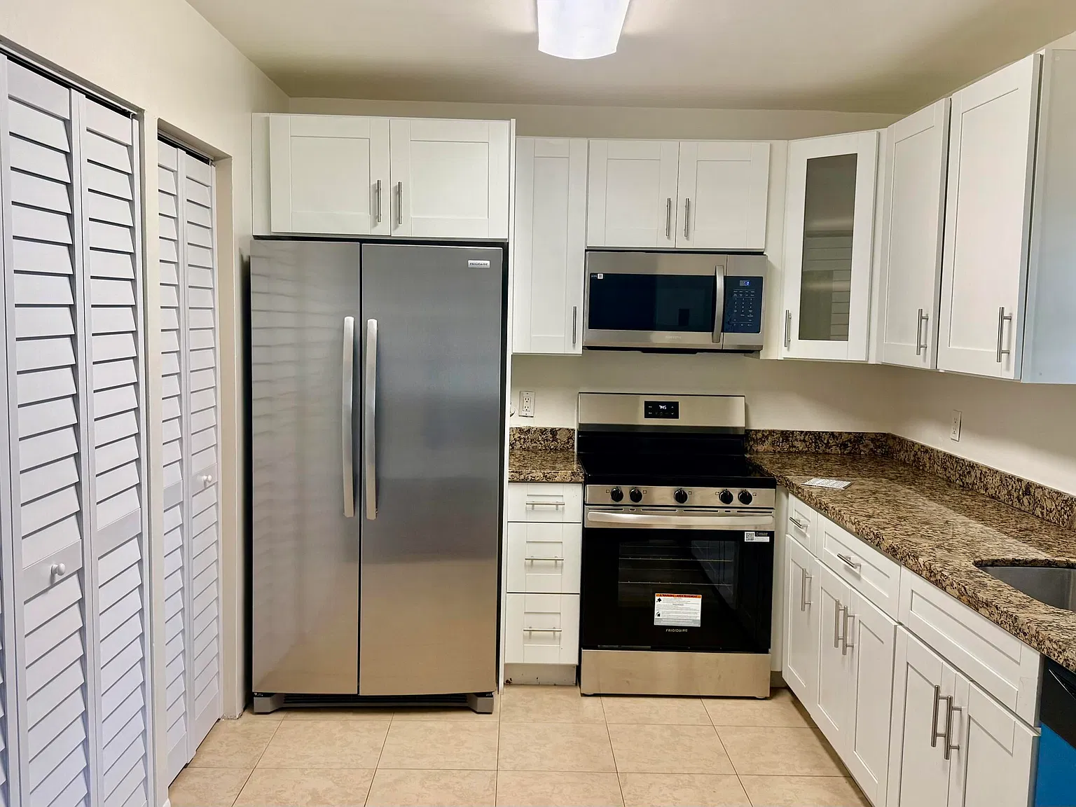3 bed, 2.0 bath, 1330 sqft, $2,900 — Photo 3