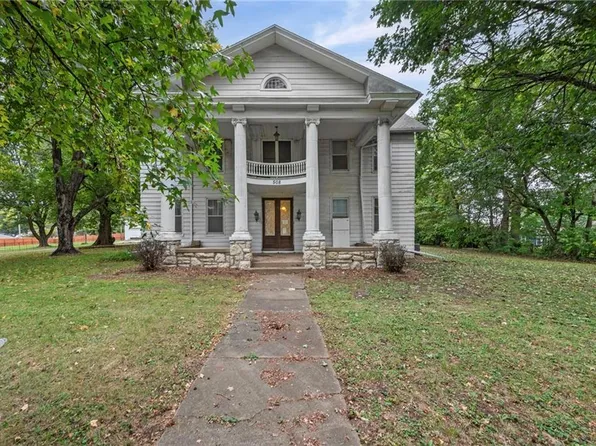 508 E Lexington St, Richmond, MO 64085