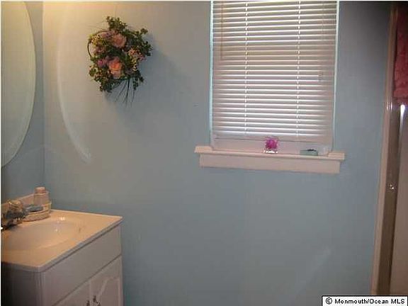 5th image of 12 Mount Fairweather Ln