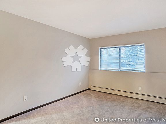 4th image of 881 Hardwick Dr SE