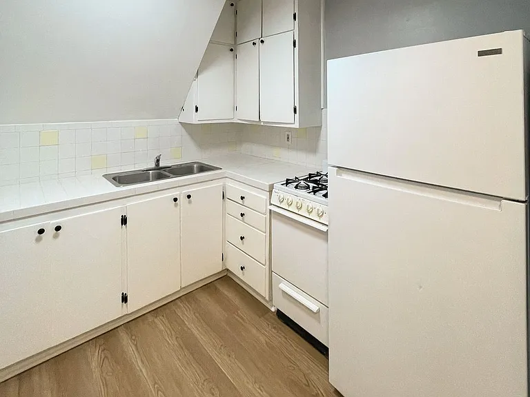 14 N Maple — Photo 2