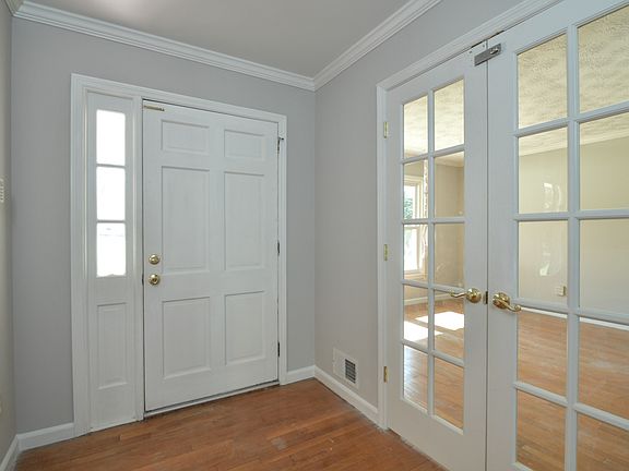 3rd image of 1722 W Nancy Creek Dr