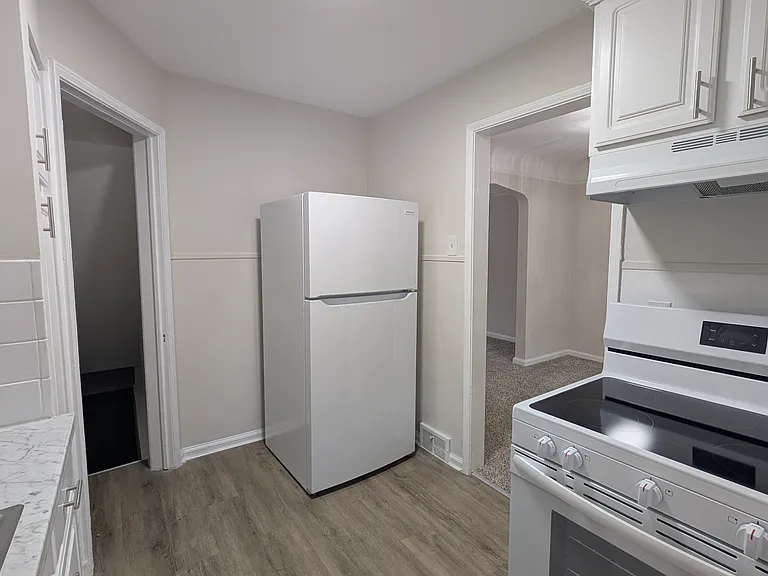 7405 Curtis St — Photo 4