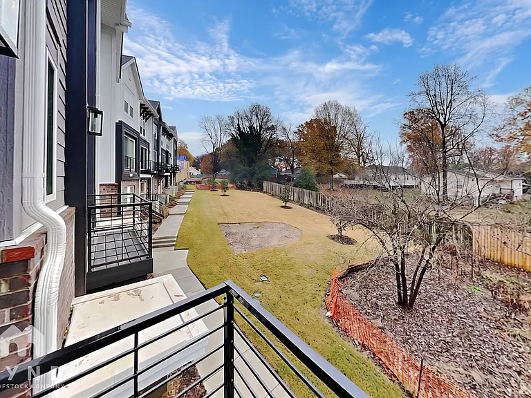 586 W End Dr — Photo 20
