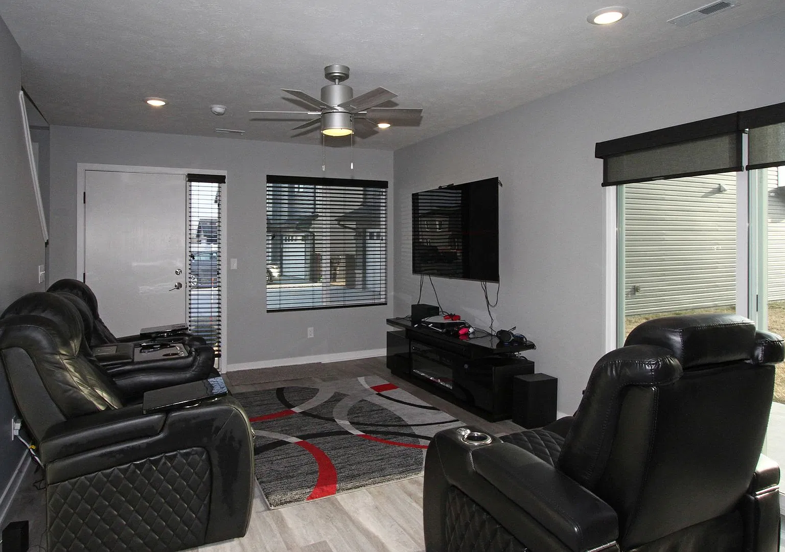 Almost new Townhouse — Photo 2