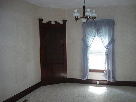3rd image of 1014 Williams St
