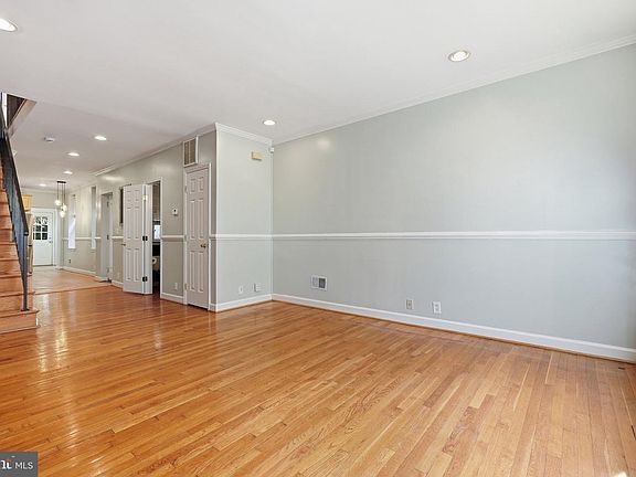 4th image of 719 S Milton Ave