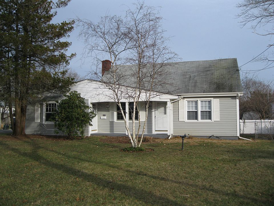 1st image of 397 Bayport Ave
