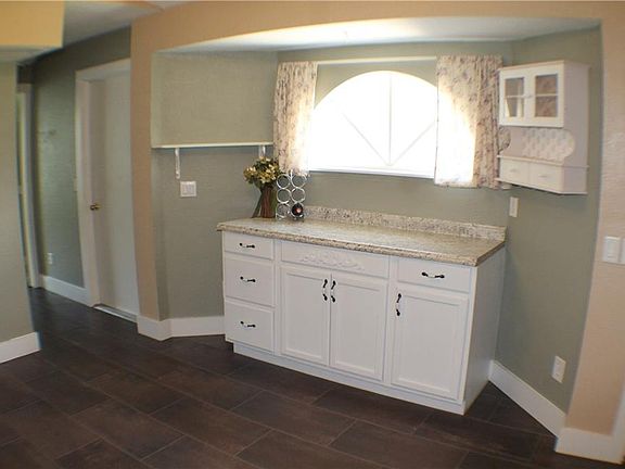 4th image of 4686 Atwater Dr