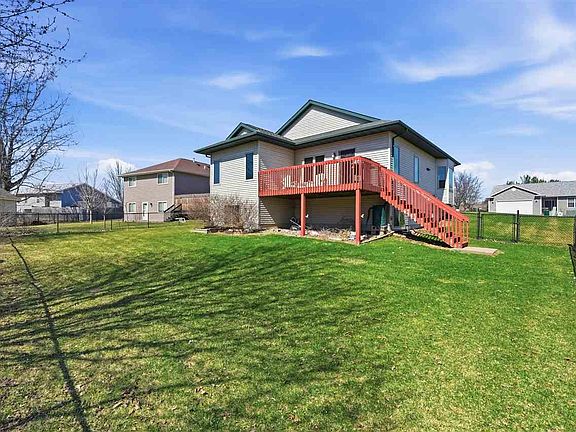 3rd image of 3321 Wintergreen Dr