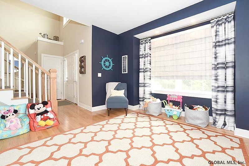 5th image of 12 IRONWOOD Street