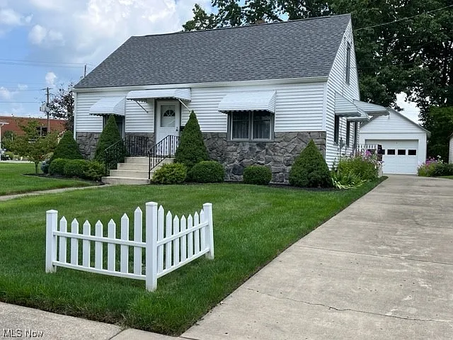 330 S Madison Ave photo 1