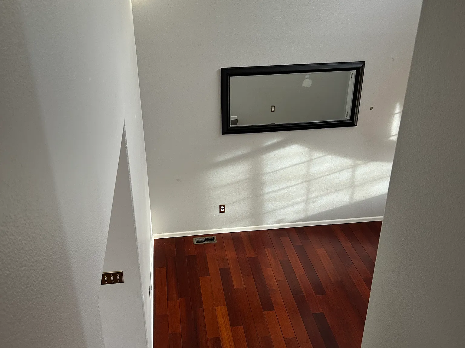 4 bed, 2200 sqft, $3,100 — Photo 2