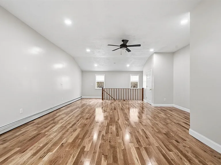 8 Ash St — Photo 12