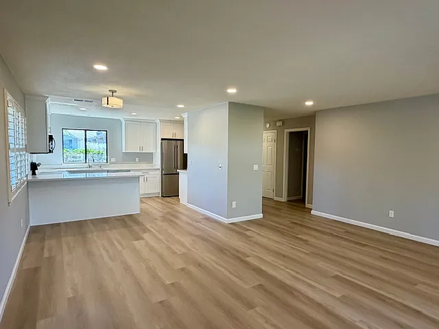 339 Twin Lakes Dr — Photo 3