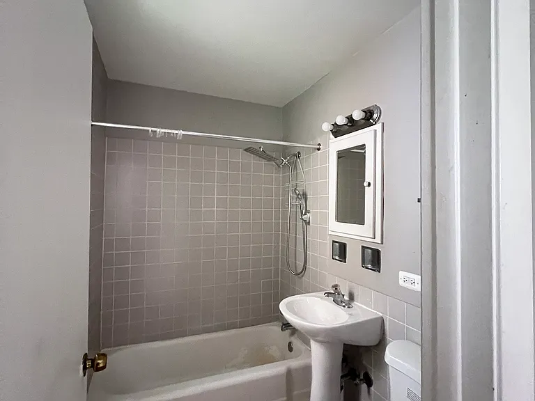 8627 S Ingleside Ave #2G — Photo 5