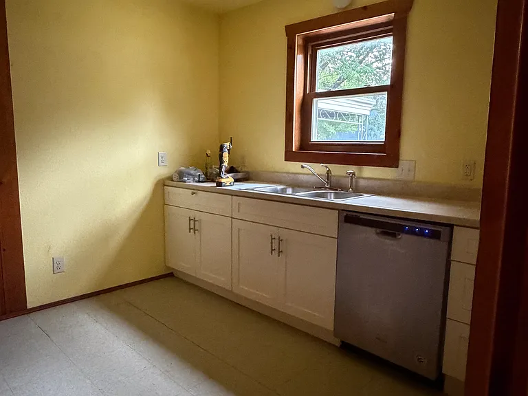 5008 Parrish Rd #1 — Photo 6