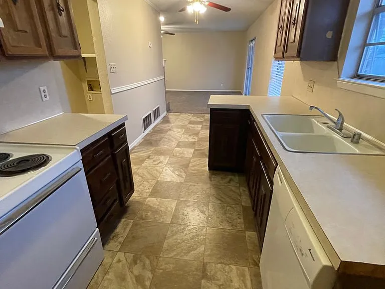 8623 Holiday Dr — Photo 4