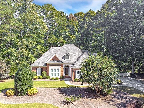 3rd image of 40 Gardenia Ct