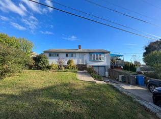 29 Newport Ave, Middletown, RI 02842