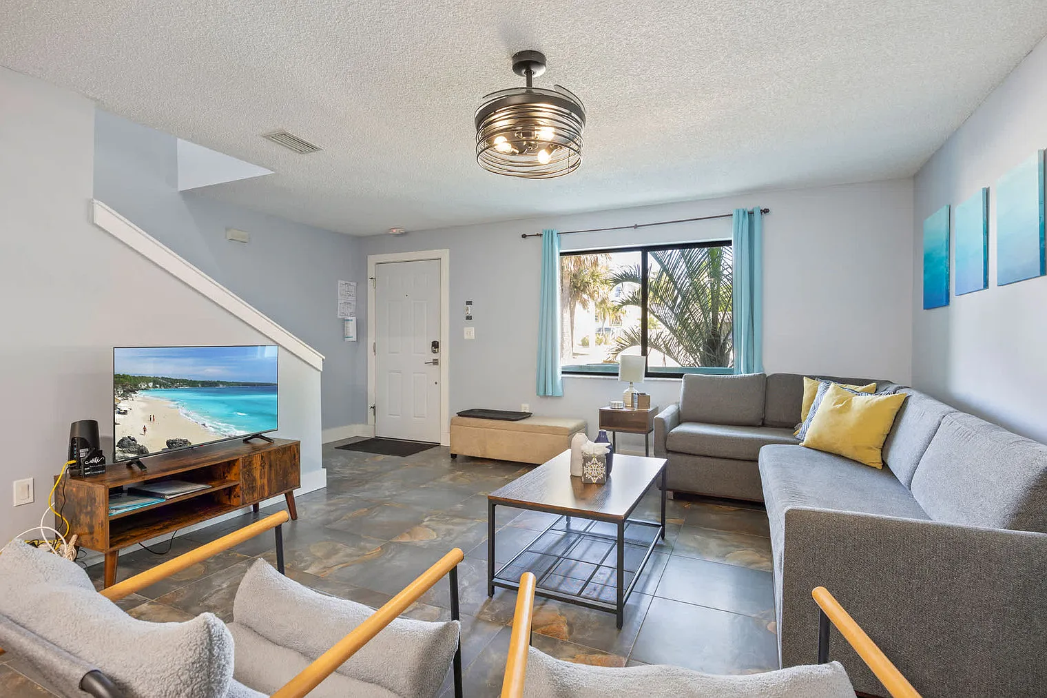 3 bed, 2.0 bath, $4,072 — Photo 2