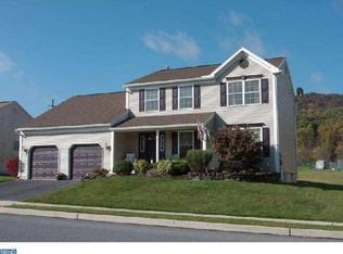 9 Longview Dr, Sinking Spring, PA 19608
