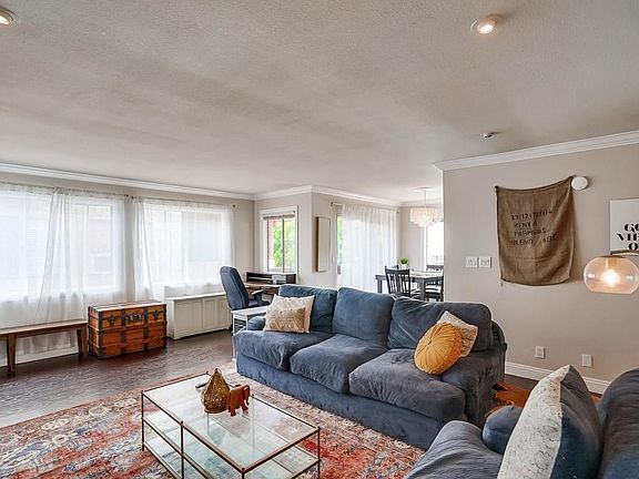 4th image of 343 Orizaba Ave Unit D