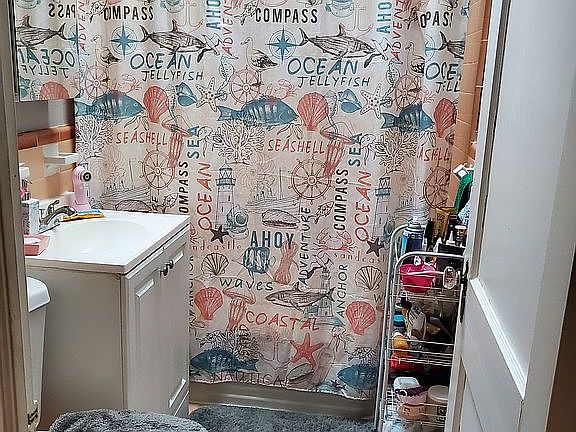 4th image of 2848 Devereaux Ave