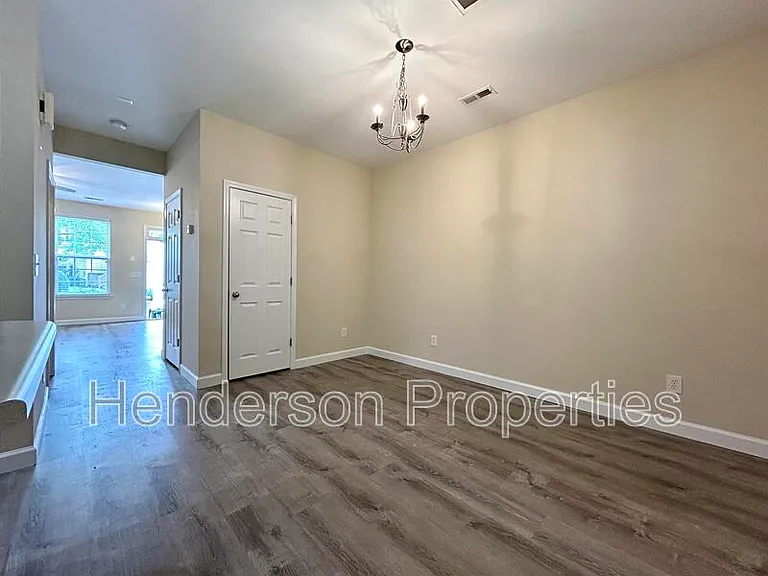 125 Charterhouse Ln — Photo 6