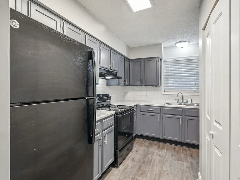 Piccadilly Apartments — Photo 60