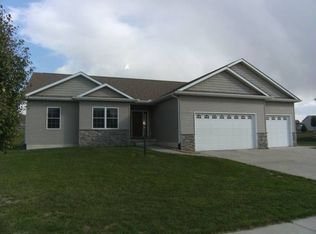 22 Nicholas Ct, Eldridge, IA 52748