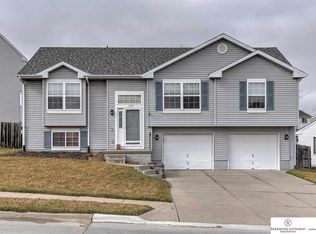 2702 Arrowhead Ln, Bellevue, NE 68123
