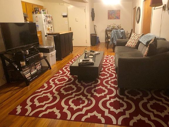 3rd image of 28-12 Astoria Blvd #1R
