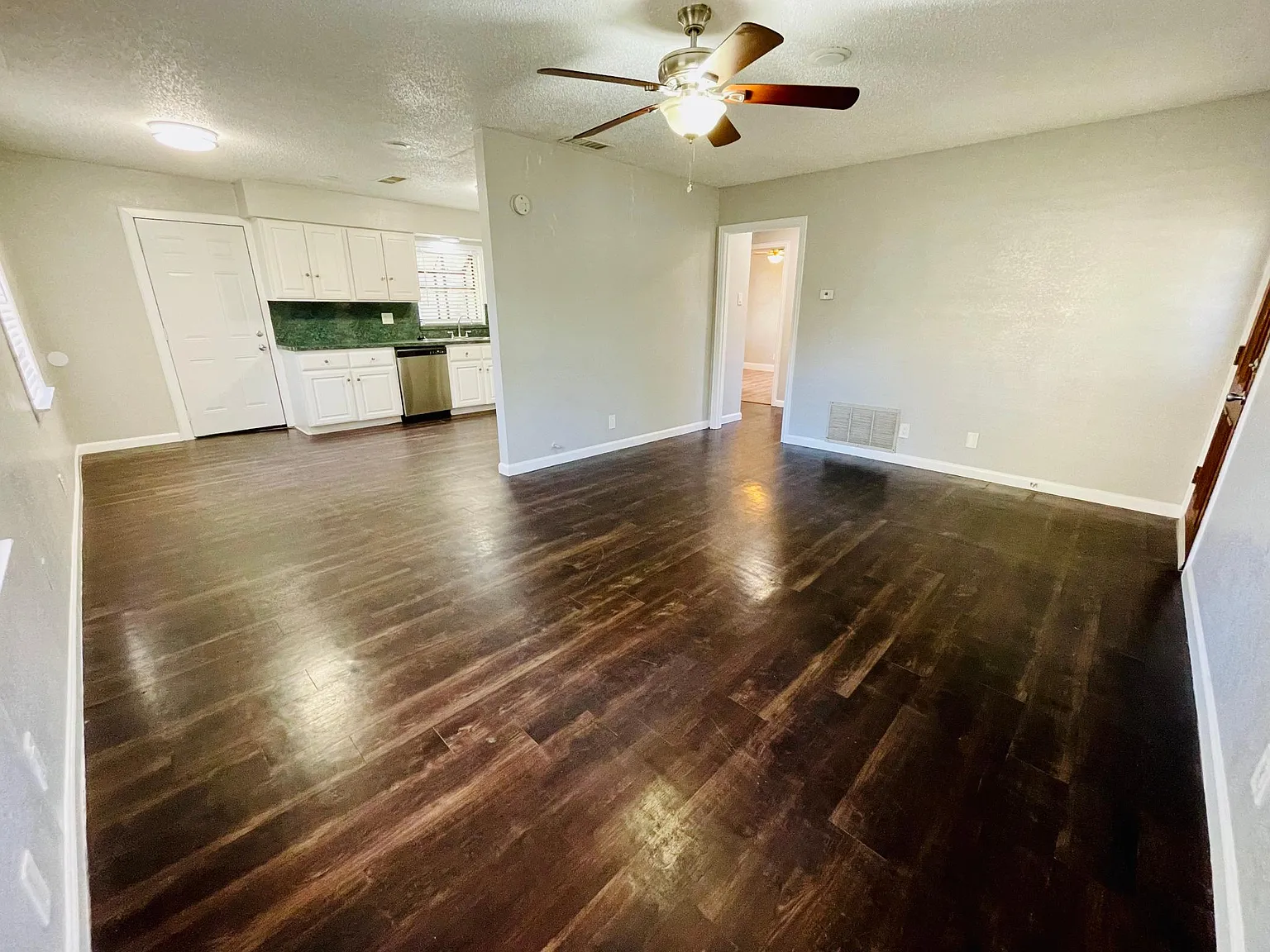1000 Belmont Drive — Photo 2