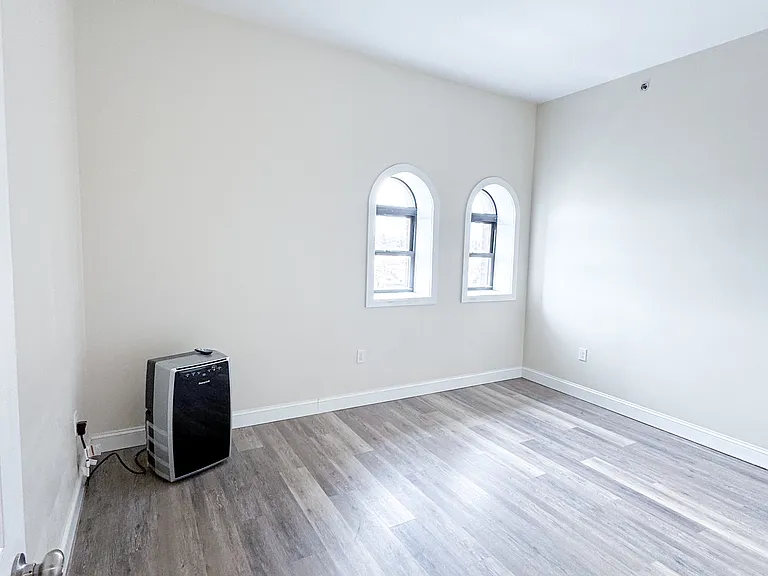 51 S Poplar St #301 — Photo 10