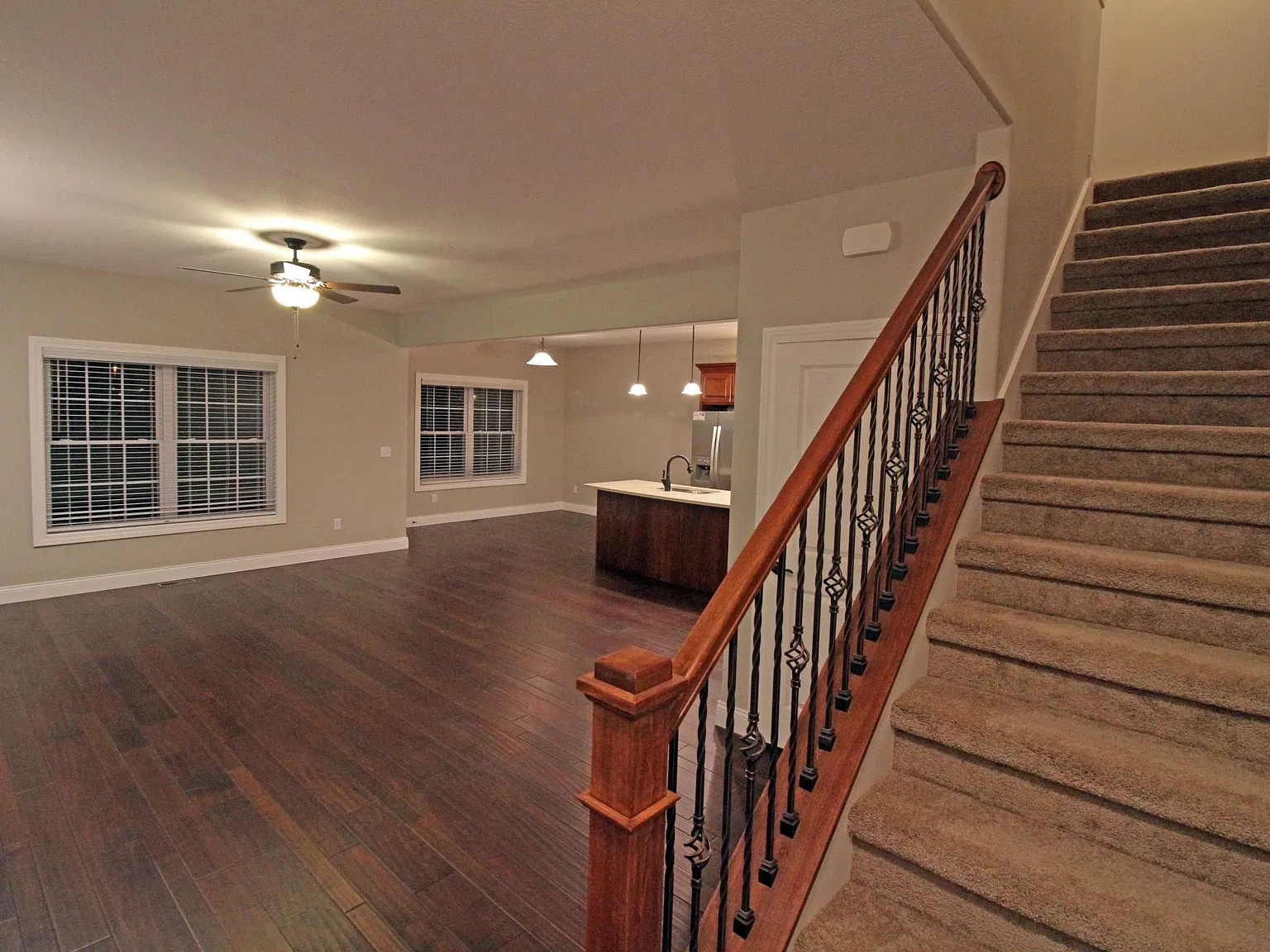 1512 E Halo Dr — Photo 2