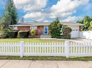 2912 Saint Johns Rd, Oceanside, NY 11572