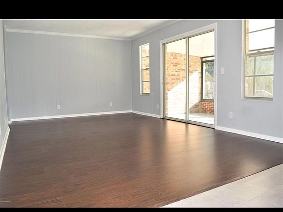 4th image of 4828 Tara Woods Dr E