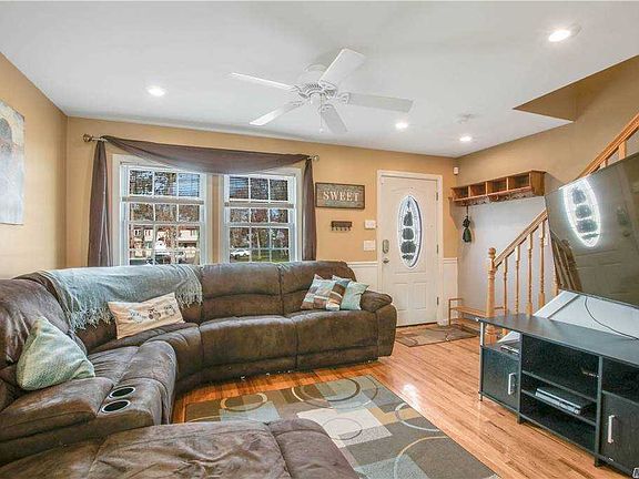 3rd image of 54 Wyanet St