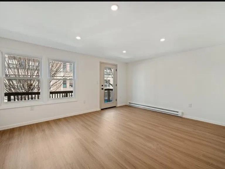 334-336 Halladay St #2 — Photo 5