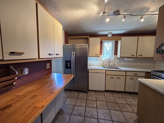 3rd image of 52 Liberty St APT C5