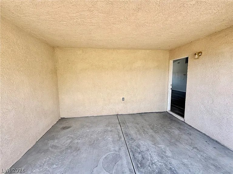 1031 Karen Ct #B — Photo 11