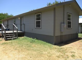 129 N Mulberry St, Pearsall, TX 78061